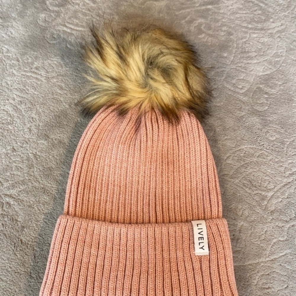 Lively pom-pom beanie new